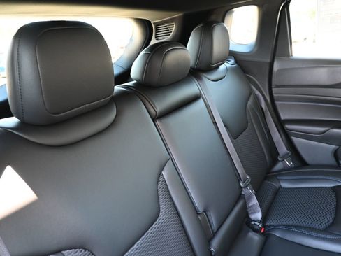 New 2026 Jeep Compass Latitude AWD/4WD image 25