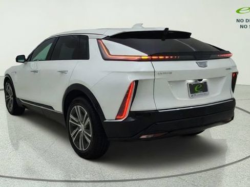 Used 2024 Cadillac Lyriq Luxury w/ LPO, Floor Liner Package AWD/4WD image 6