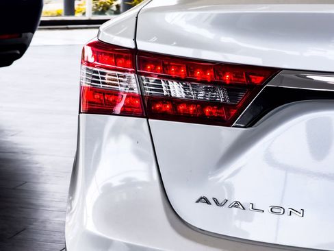 Used 2016 Toyota Avalon Limited w/ Toyota Safety Sense Package image 17