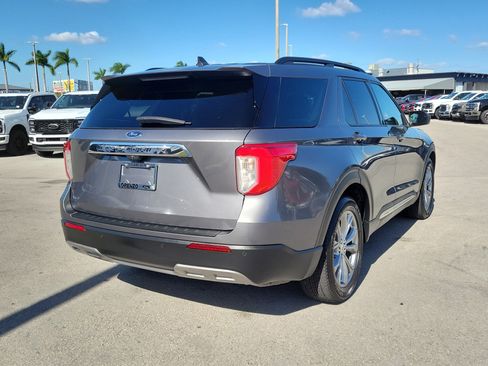 Used 2022 Ford Explorer XLT w/ Equipment Group 202A image 5