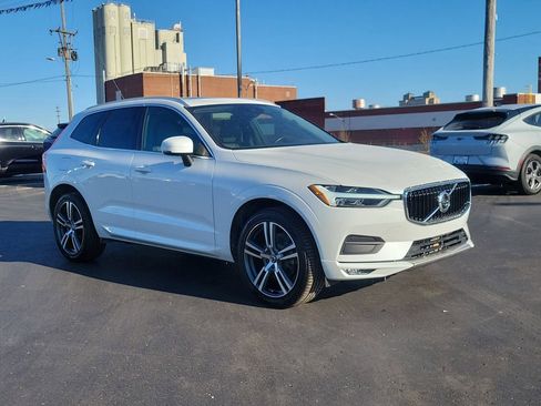 Used 2021 Volvo XC60 T5 Momentum w/ Advanced Package image 2