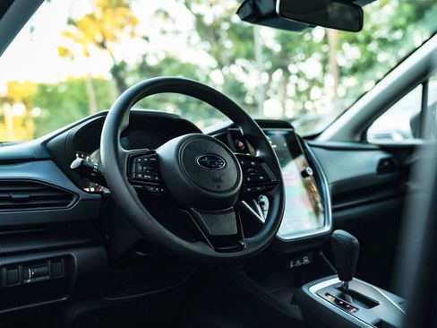 Used 2025 Subaru Crosstrek 2.0i Premium image 18