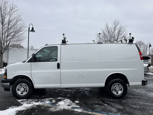 Used 2021 Chevrolet Express 2500 w/ Driver Convenience Package image 4