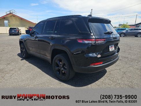 Used 2023 Jeep Grand Cherokee Limited w/ Luxury Tech Group II AWD/4WD image 5