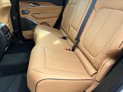 Used 2025 Jeep Grand Cherokee Summit AWD/4WD image 13