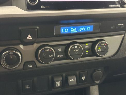 Used 2022 Toyota Tacoma TRD Off-Road AWD/4WD image 24
