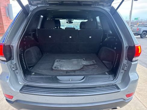Used 2019 Jeep Grand Cherokee Laredo image 9