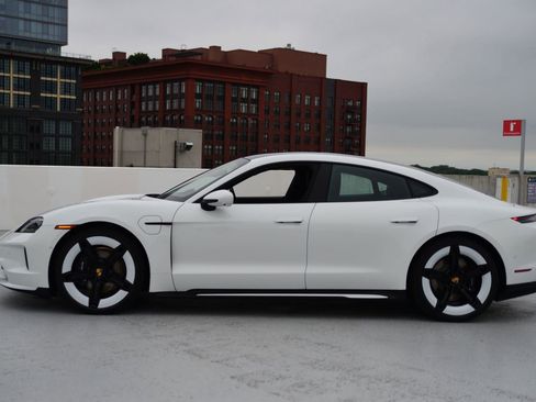 Used 2025 Porsche Taycan image 2