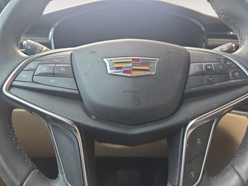 Used 2018 Cadillac XT5 FWD image 11