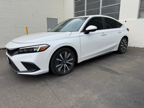 Used 2024 Honda Civic EX-L image 2