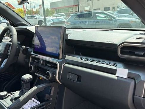 New 2026 Toyota Tacoma TRD Off-Road AWD/4WD image 32