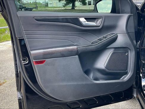 Used 2025 Ford Escape ST-Line w/ Tech Pack #1 FWD image 17