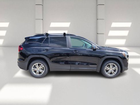 Used 2022 GMC Terrain SLE w/ Driver Convenience Package image 4