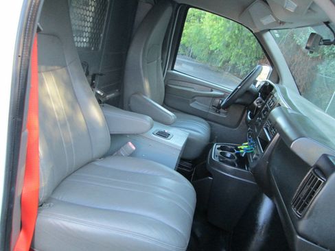 Used 2014 Chevrolet Express 2500 image 13