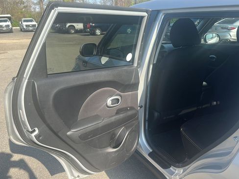 Used 2015 Kia Soul + image 11