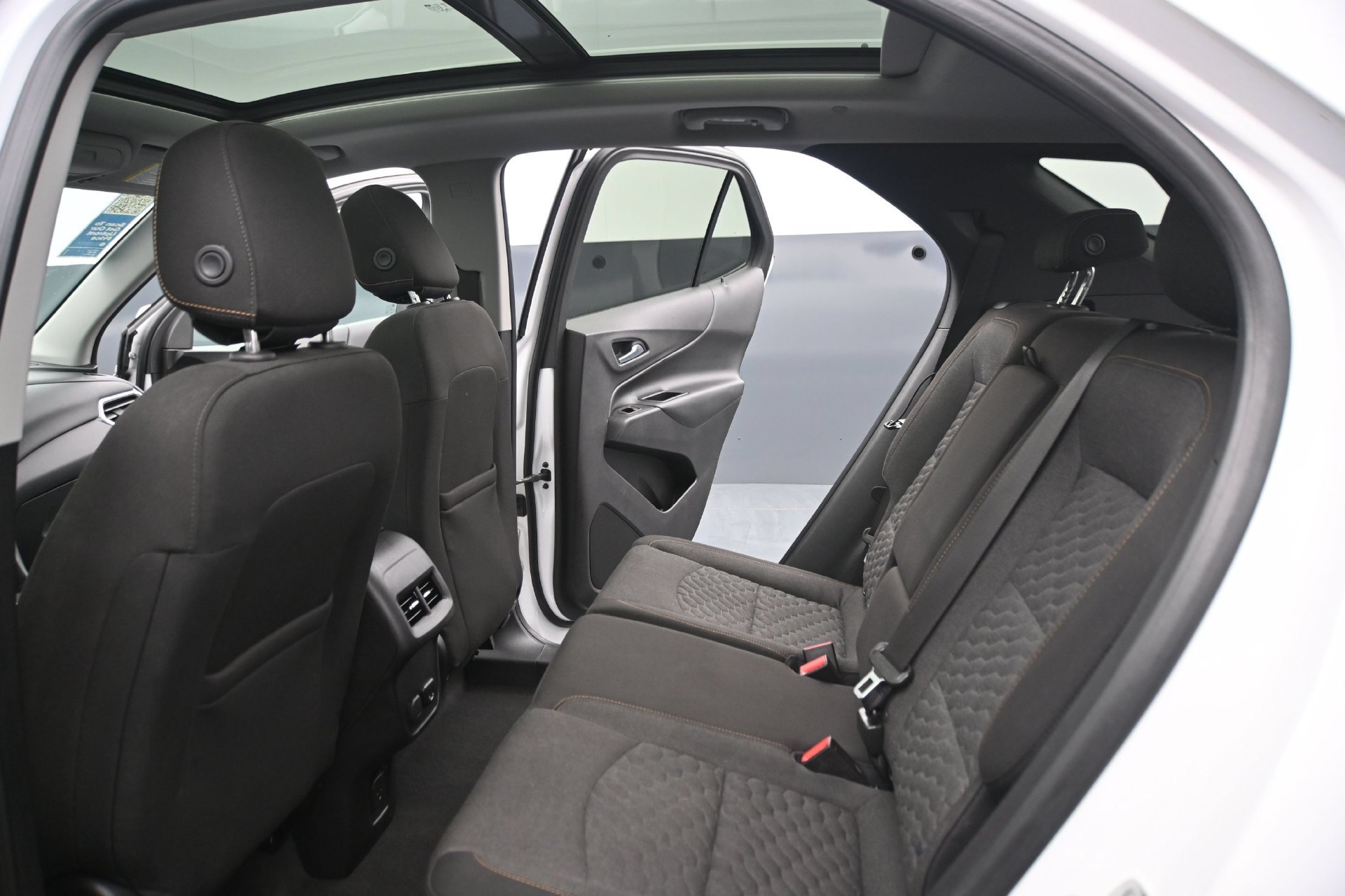Used 2018 Chevrolet Equinox LT w/ Sun & Infotainment Package FWD image 17