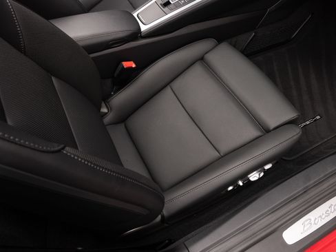 Certified 2025 Porsche 718 Boxster RWD image 31