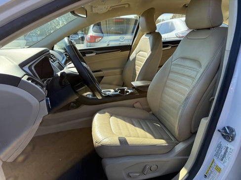 Used 2015 Ford Fusion SE w/ Equipment Group 202A image 8