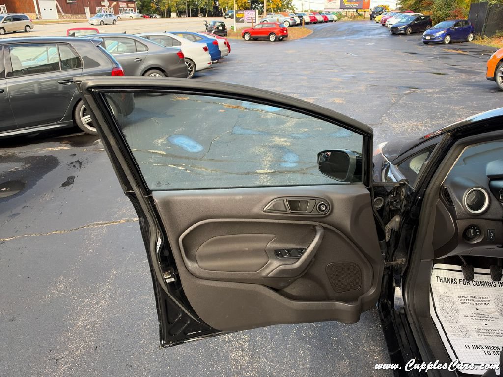 Used 2017 Ford Fiesta SE w/ Cold Weather Package FWD image 5