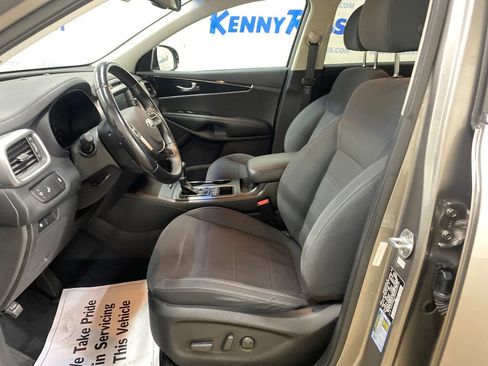 Used 2019 Kia Sorento AWD w/ LX Convenience Package image 9