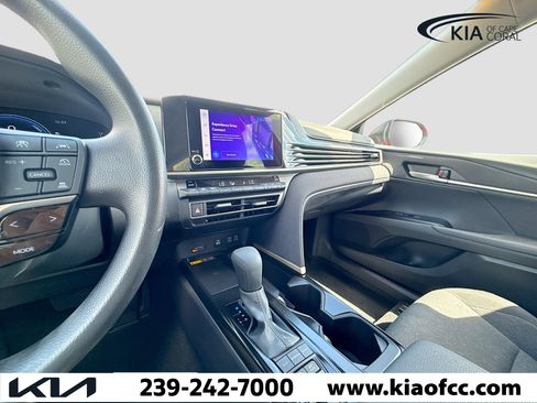 Used 2025 Toyota Camry LE w/ Convenience Package image 25