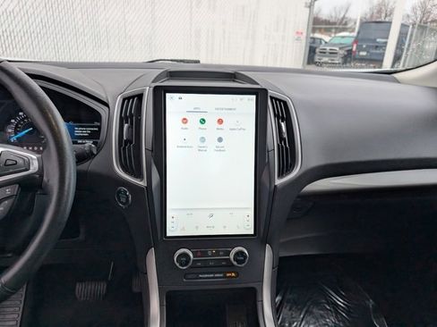 Used 2023 Ford Edge SEL image 3