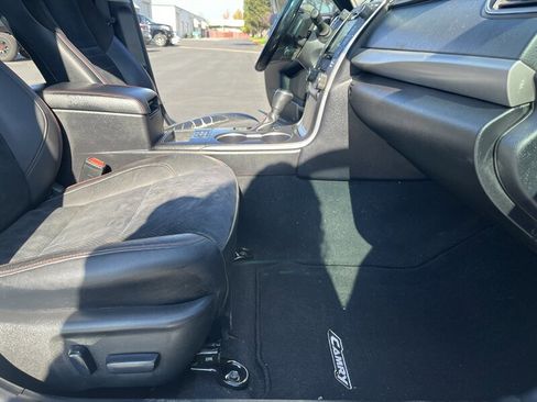 Used 2016 Toyota Camry XSE w/ Moonroof Package image 34