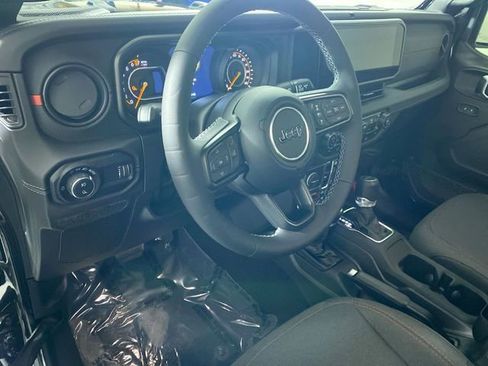 Used 2025 Jeep Gladiator Rubicon w/ Convenience Group image 23