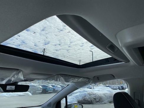 New 2026 Honda Odyssey Touring image 9