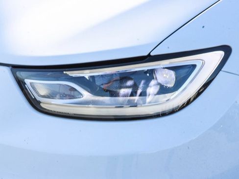 Used 2024 Chrysler Pacifica Limited FWD image 5