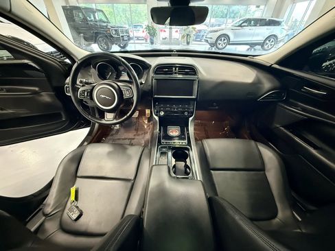 Used 2019 Jaguar XE RWD image 18