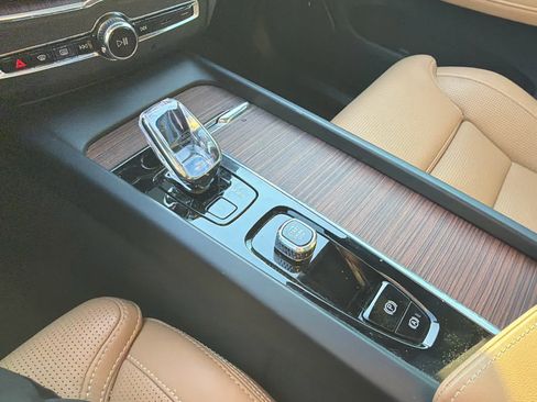 Certified 2024 Volvo XC60 T8 Ultimate w/ Climate Package image 64