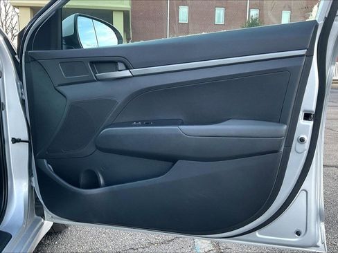 Used 2018 Hyundai Elantra SE image 19