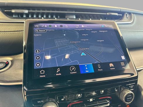Used 2023 Jeep Grand Cherokee Overland w/ Luxury Tech Group IV AWD/4WD image 13