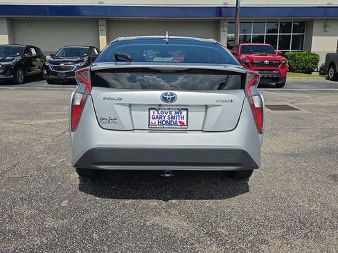 Used 2017 Toyota Prius Two FWD image 5