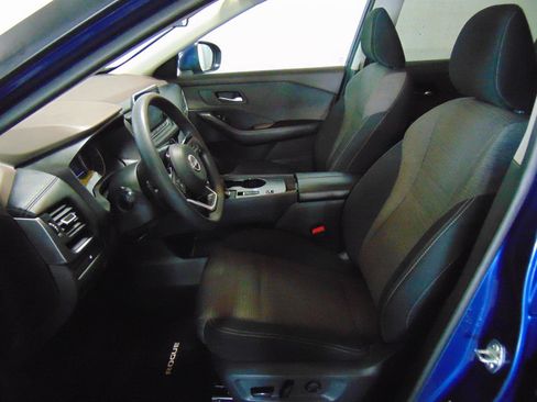 Used 2023 Nissan Rogue SV FWD image 9