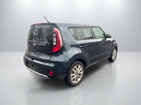 Used 2017 Kia Soul + image 7
