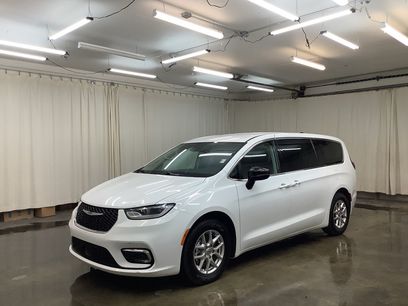 Used 2024 Chrysler Pacifica Touring-L
