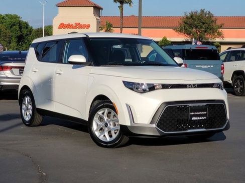 Certified 2025 Kia Soul LX w/ LX Technology Package image 2