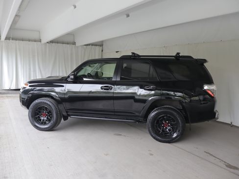 Used 2023 Toyota 4Runner TRD Off-Road Premium w/ Off Road Premium Plus Package AWD/4WD image 26