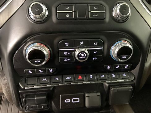 Used 2022 GMC Sierra 1500 Denali w/ Denali Premium Package image 16