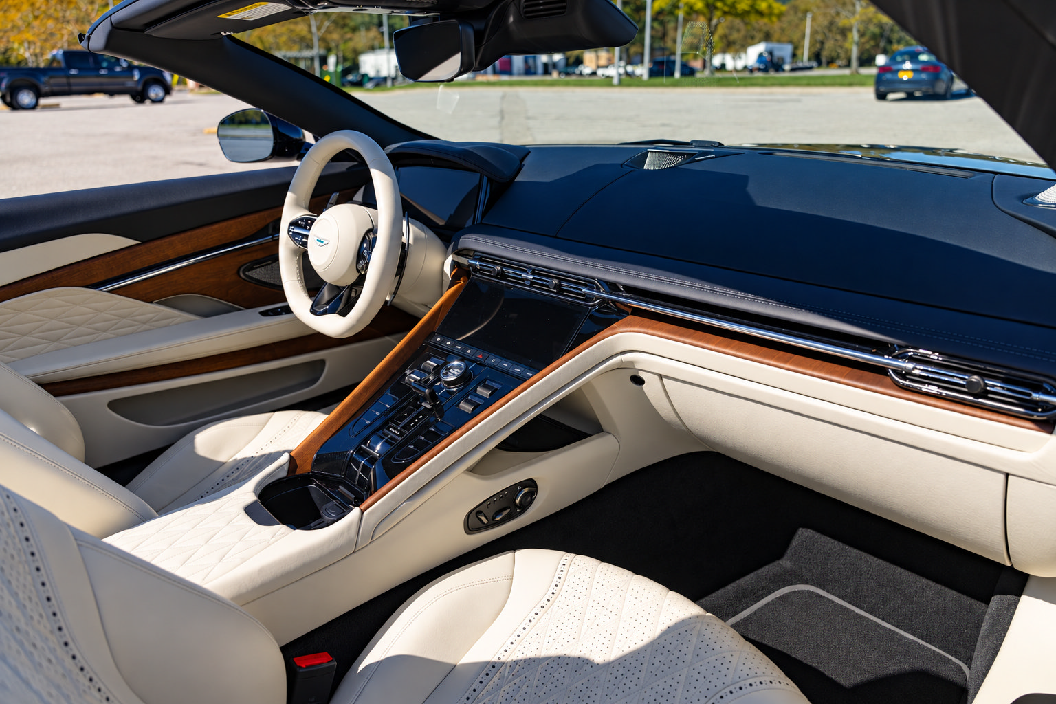 Used 2024 Aston Martin DB12 Convertible RWD image 16