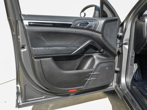 Used 2014 Porsche Cayenne image 39