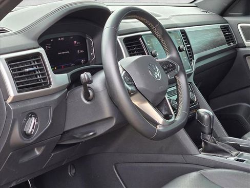 Used 2023 Volkswagen Atlas Cross Sport SE w/ Panoramic Sunroof Package FWD image 9