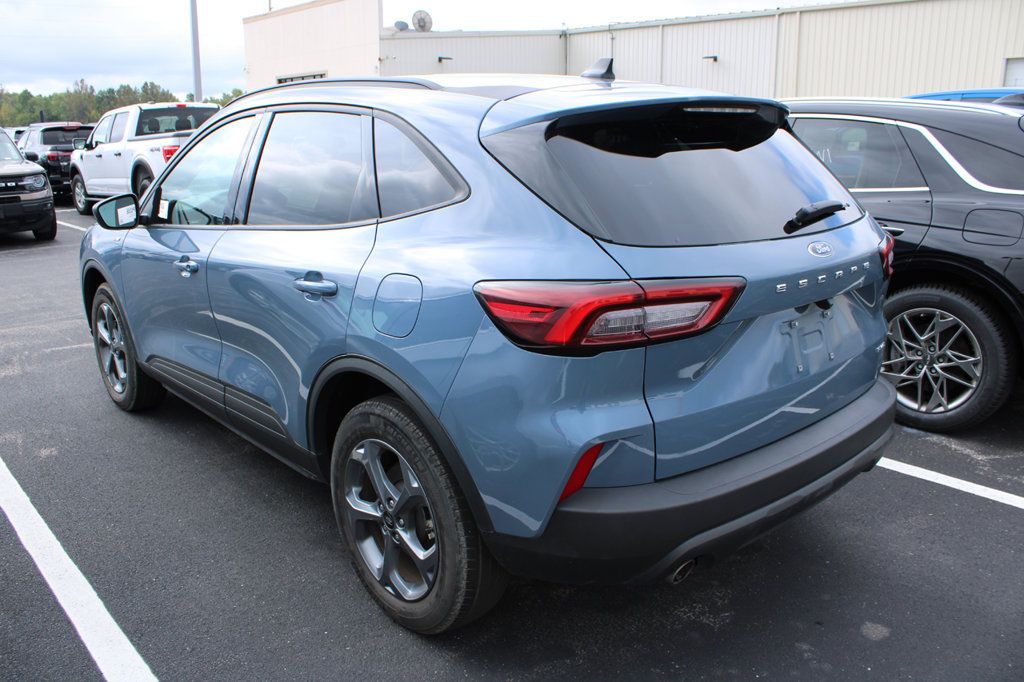 Used 2025 Ford Escape ST-Line Select AWD/4WD image 8