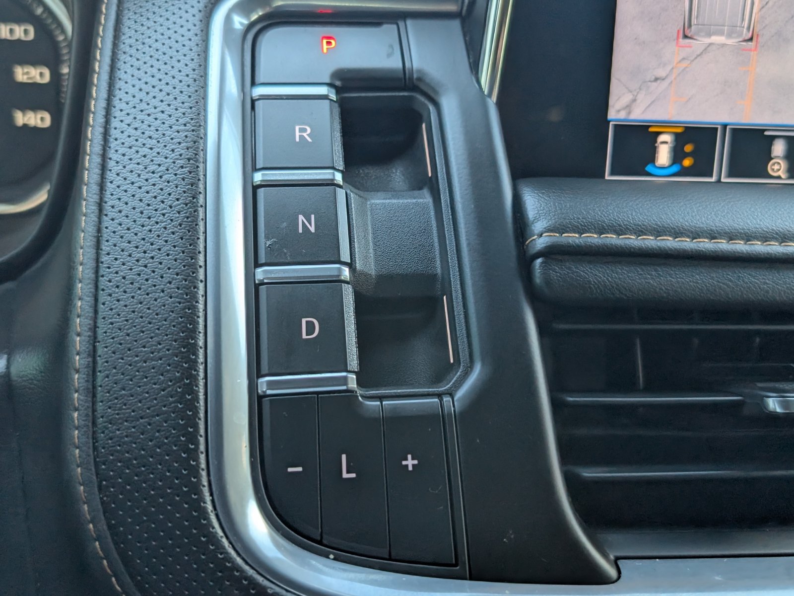 Used 2021 GMC Yukon XL AT4 w/ Rear Media and Nav Package AWD/4WD image 17