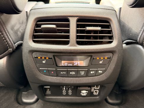 Used 2020 Honda Pilot Elite image 32