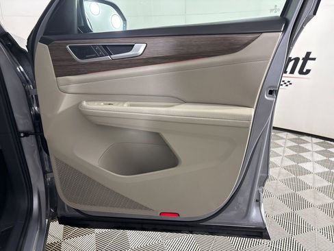 Used 2024 Volkswagen Atlas SEL Premium R-Line image 27