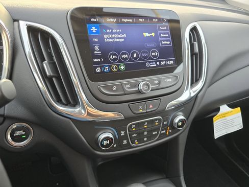 Used 2023 Chevrolet Equinox LT image 34