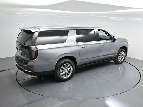 Used 2025 Chevrolet Suburban Premier image 46